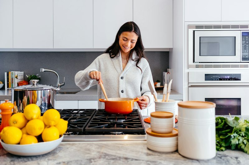 Clean kitchen hygiene and cockroach prevention